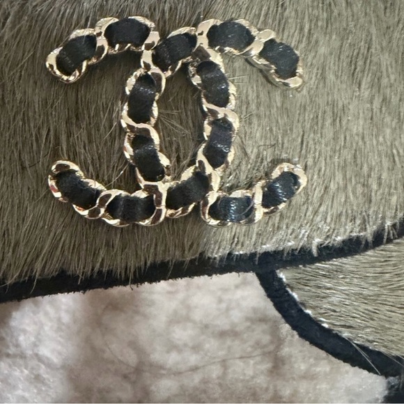 New Chanel Calf Hair Suede Shearling Dad Sandals Size 38 Beige - Picture 5 of 9